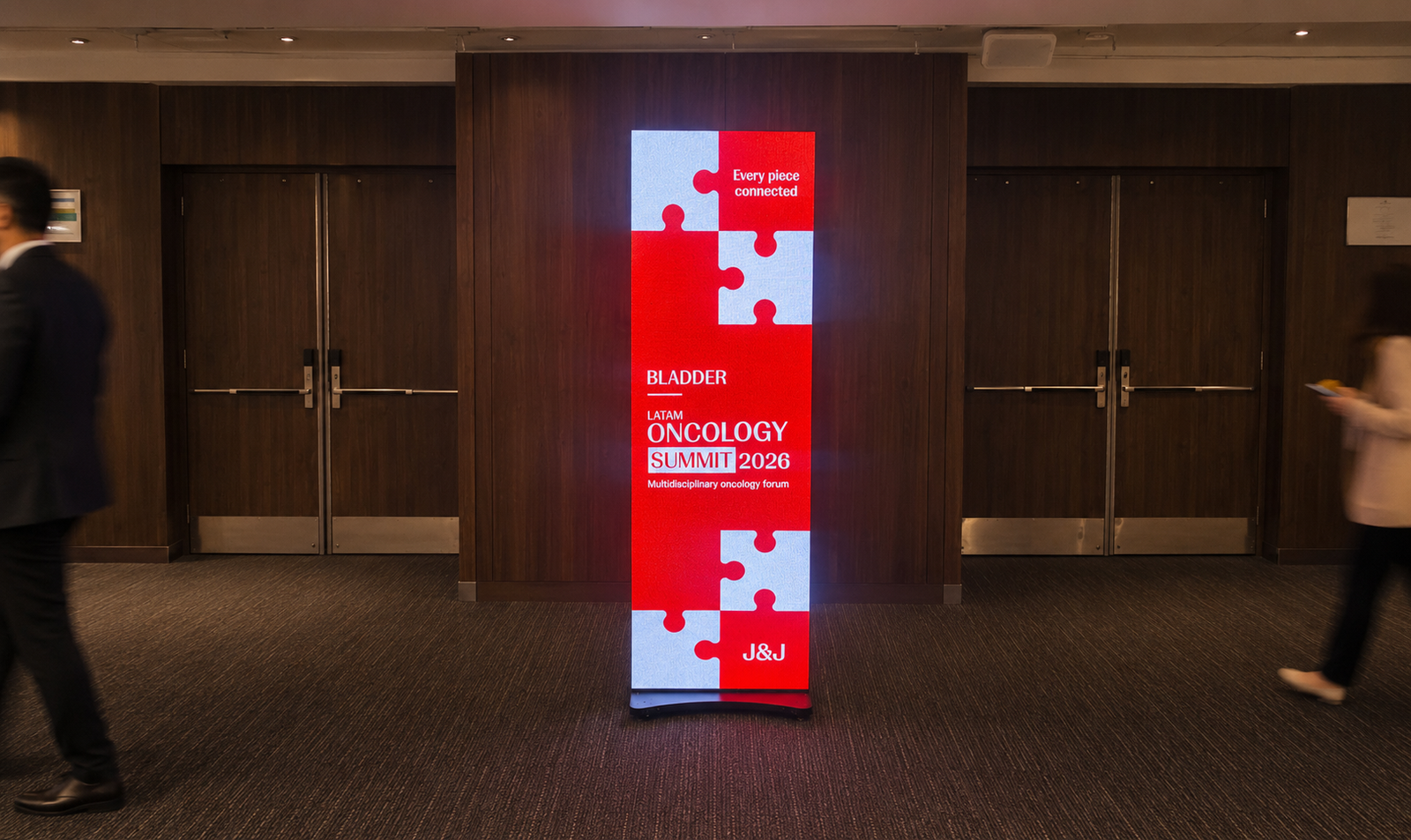 LATAM Oncology Summit 2026 — Totem de sinalização